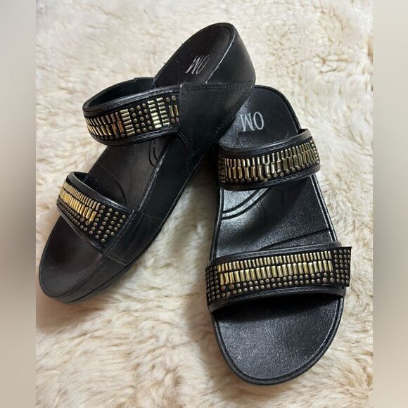 Olivia Miller Black Sandals with Gold Details size 8 - Picture 1 of 9